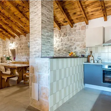 Vila Stari Dvori