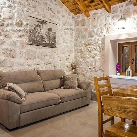 Vila Stari Dvori * Unesic